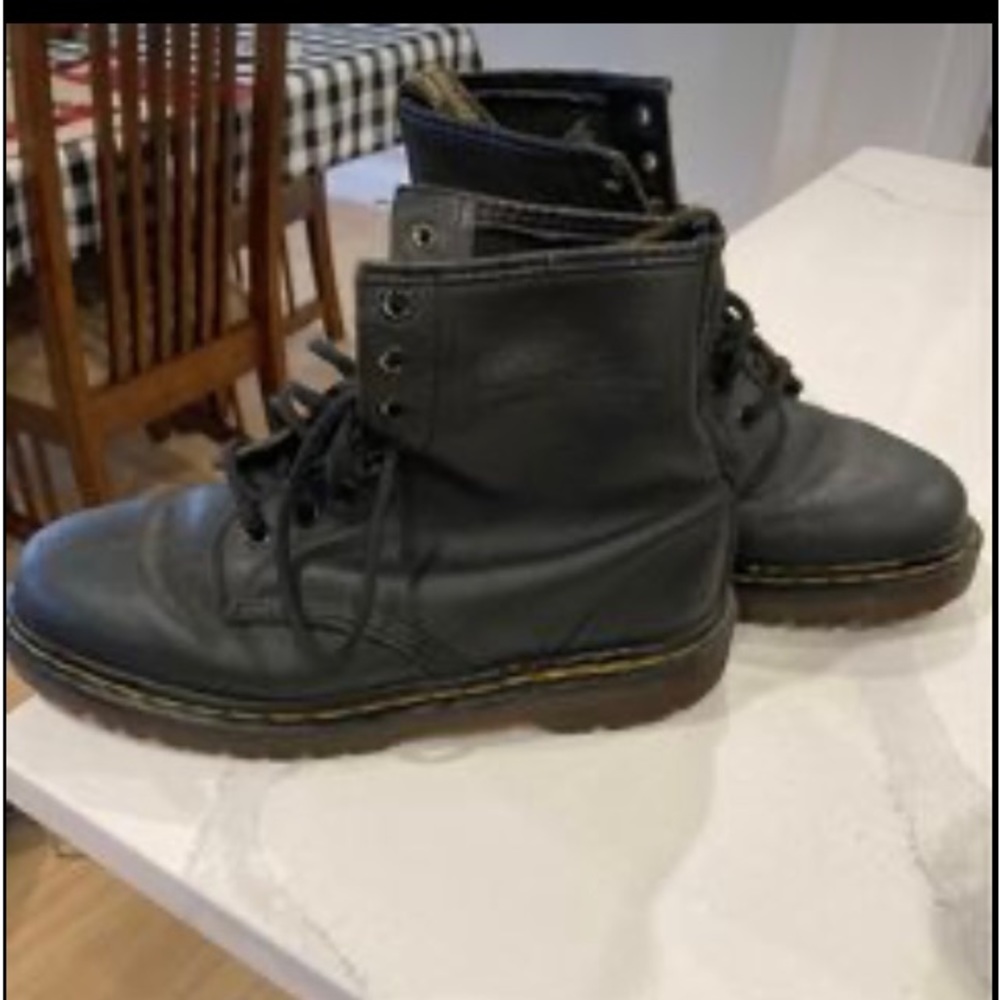 Dr Martens 1460 - 8 eye lace up